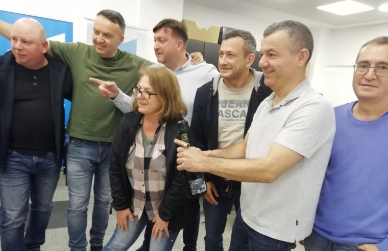La USR Argeș s-a deschis șampania. „Nicușor Dan va fi președintele României”