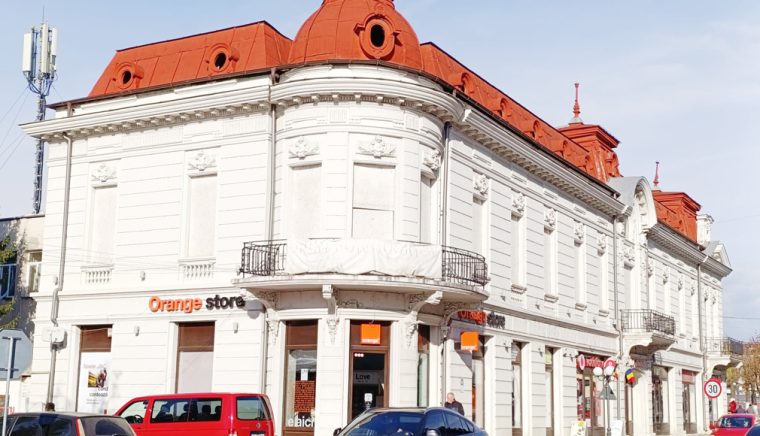 Se vinde Hotelul Regal din inima oraşului Curtea de Argeş