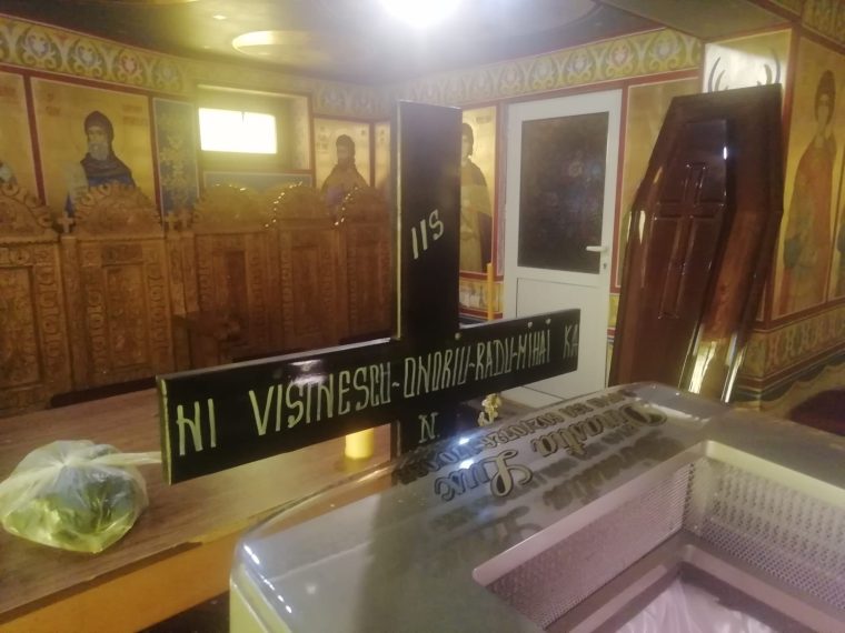 Pitești. Trupul neînsuflețit al medicului Radu Vișinescu e depus la Biserica Mavrodolu
