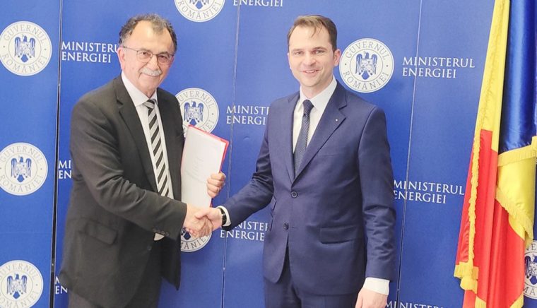 Panouri fotovoltaice la Sala Sporturilor şi la Staţia de Epurare din Mioveni