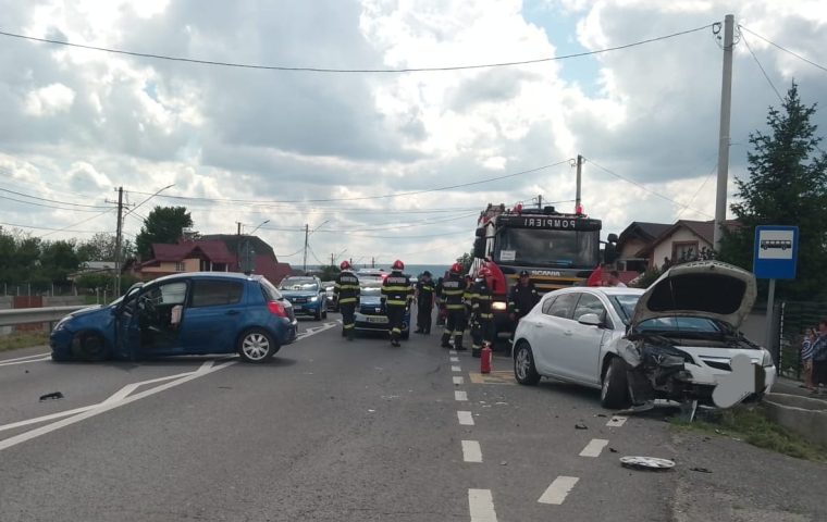 Accident în Argeș, la Clucereasa. Două mașini avariate
