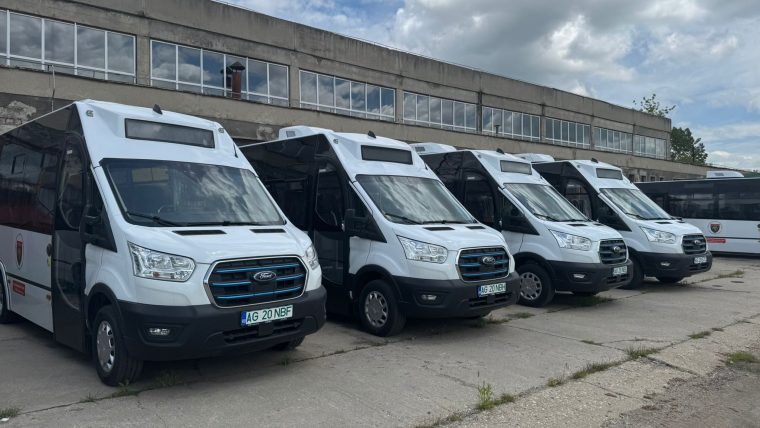 Argeș. Alte microbuze electrice au ajuns în școlile de la sate