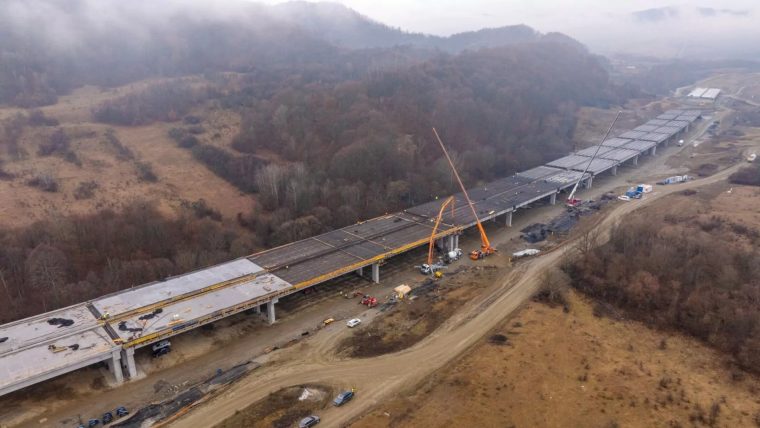 Lotul 4 Tigveni-Curtea de Argeș al A1 spre Sibiu are peste 73% progres. 500 de muncitori pe șantier
