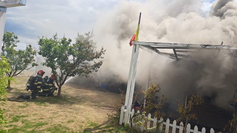 Incendiu la Pitești, în cartierul Trivale
