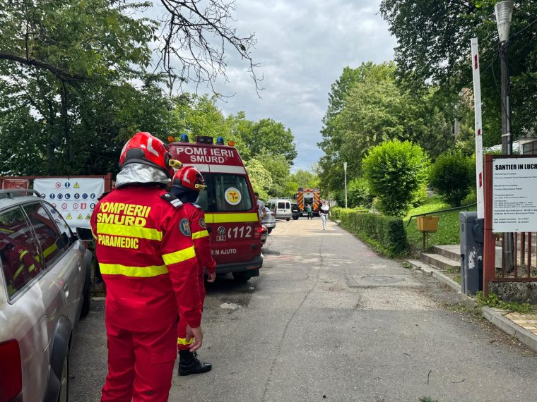 Incendiu la subsolul unei școli din Pitești. 50 de elevi s-au autoevacuat