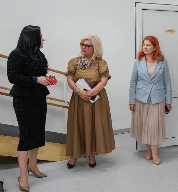Ministrul Muncii, Simona Bucura Oprescu, vizită la două centre sociale din Argeș, modernizate prin PNRR