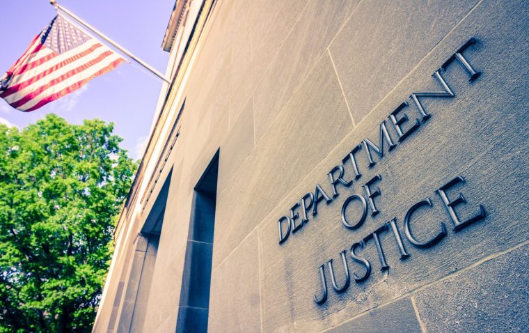Un român a hărțuit și a amenințat peste 75 de oficiali americani