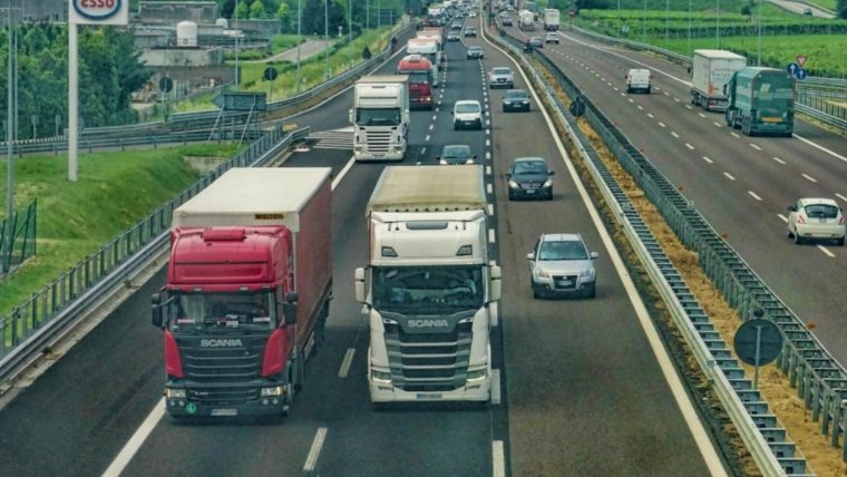 Restricții de circulație, vineri, pe Autostrada A1, pe sensul spre București