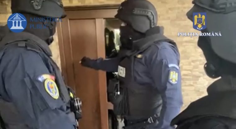 Zece percheziții în Argeș. Evaziune fiscală și alcool vândut ilegal