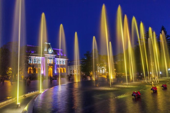 Fântâna muzicală din Piața Primăriei Pitești revine la programul de vară