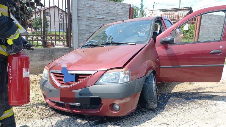 Accident la Topoloveni, în Argeș. O mașină a intrat într-un gard