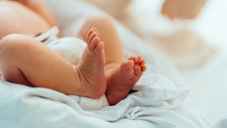 O femeie aflată în moarte cerebrală a născut un bebeluş! A fost ținută în viaţă de legea anti-avort din SUA