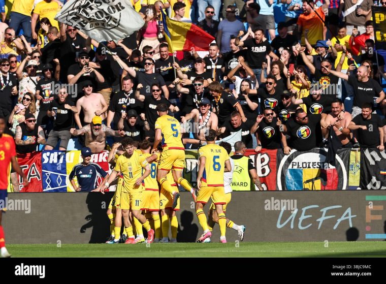 Fotbaliștii lui Pancu, consolați de suporteri