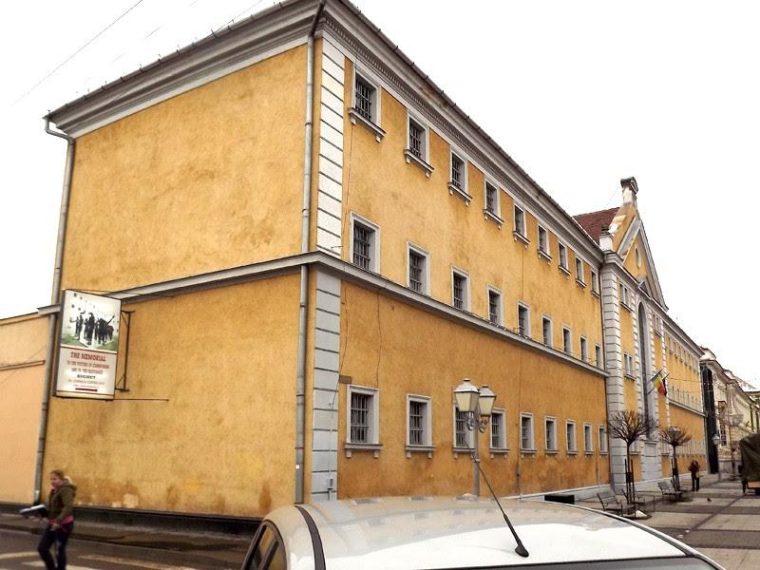 20 Iunie 1997: Este inaugurat Memorialul Victimelor Comunismului şi al Rezistenţei („Memorialului Sighet”), în fosta închisoare de la Sighetu Marmaţiei