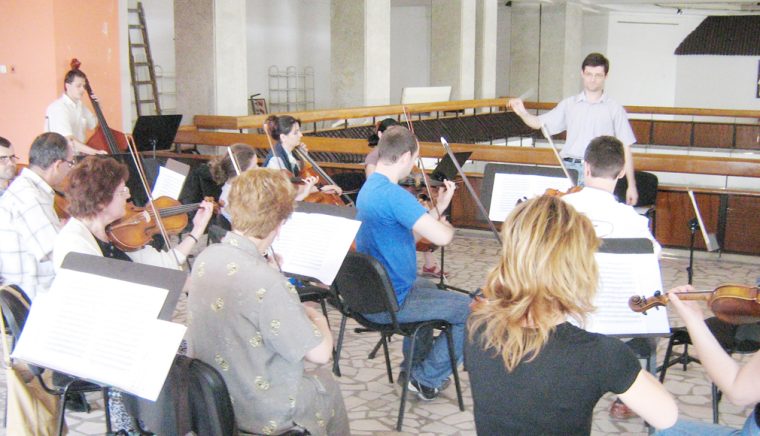 Scene din viaţa culturală piteşteană (132)