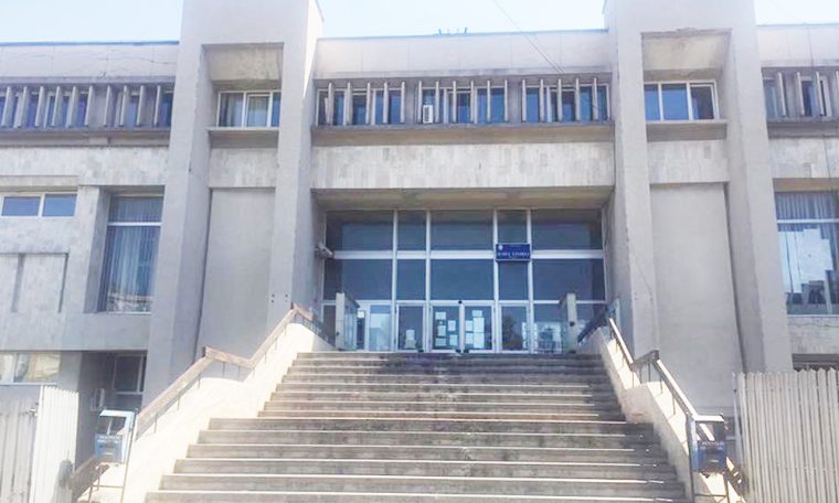 Centrul de taxe de la Judecătoria Pitești, închis în iulie și august