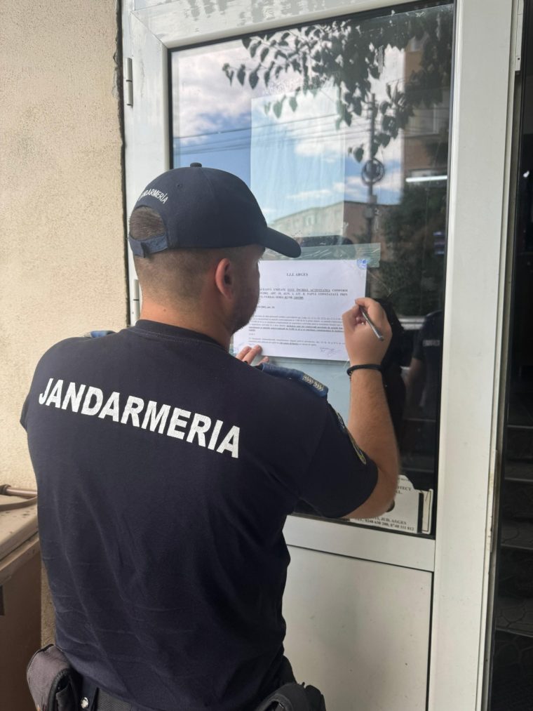 Jandarmii au închis un magazin din Câmpulung în care vânzătorul fuma