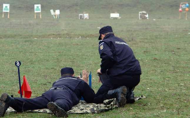 Atenție, trageri în Argeș! Jandarmii vor folosi armamentul de infanterie