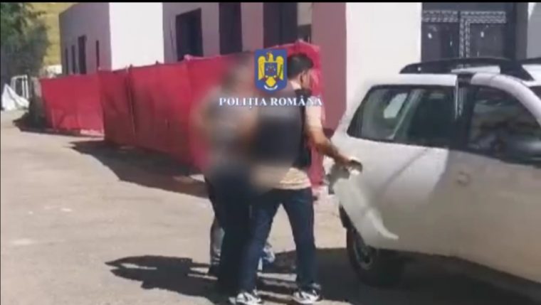 Video. Piteștean arestat pentru că a pipăit un minor în autobuz