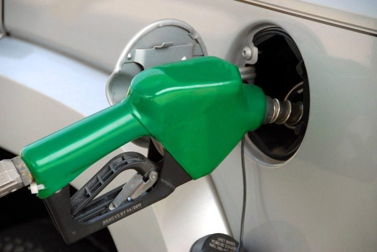 Accizele la combustibil, alcool și țigări vor crește cu 10%, a anunțat premierul Bolojan