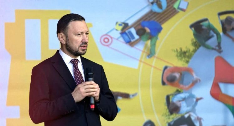 Fechet: „Primele nerușinate pentru pensionare de la Romsilva au surori gemene la Curtea Constituțională”