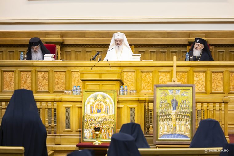 Sfântul Sinod a aprobat canonizarea a 16 femei cu viață sfântă