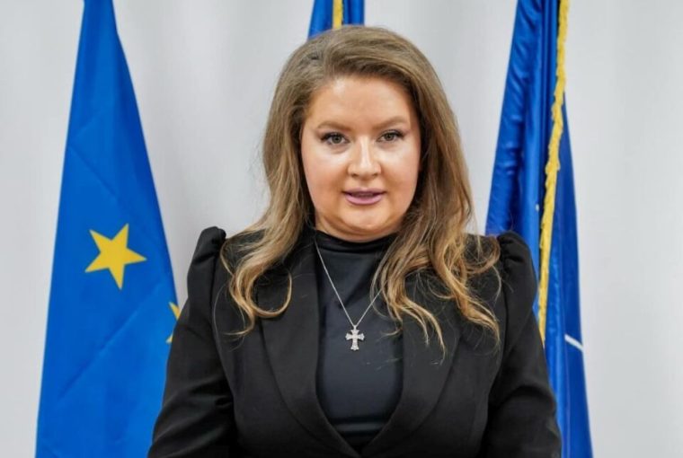 Prefectul Ioana Făcăleață:„În cazul celor trei pui, autoritățile au dus hrană, i-au monitorizat permanent și au declanșat procedurile legale pentru tranchilizare și relocare”