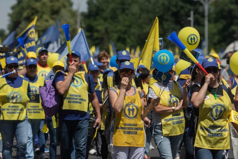 Sindicaliştii din Sănătate şi Educaţie vor protesta luni în faţa Parlamentului faţă de măsurile fiscale propuse de Guvern