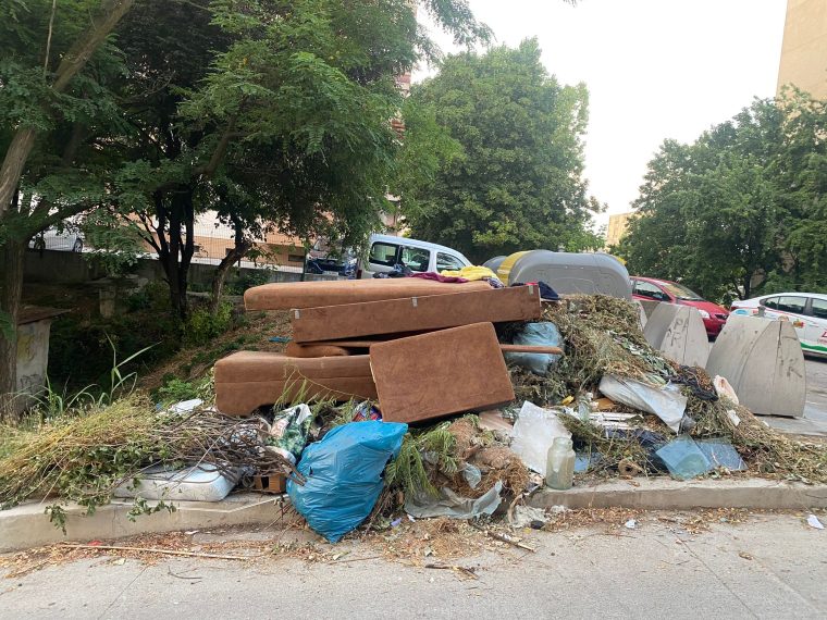 Pitești. Au aruncat mobila și molozul la platforma de gunoi. Ce amenzi au luat