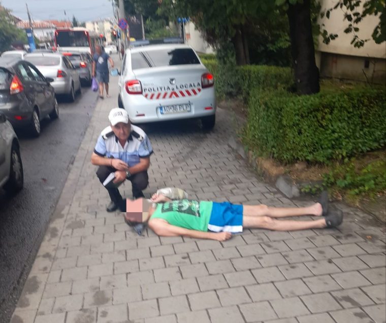 Nu știa că este bolnav și a căzut ca din senin. O patrulă a Poliției Locale Pitești l-a văzut. Apel la omenie