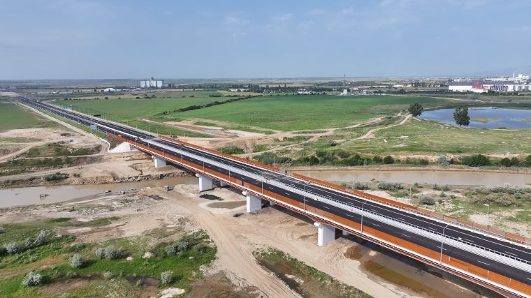 Podul peste râul Buzău, parte a Autostrăzii A7, a fost deschis circulației rutiere