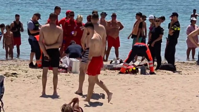 Un bărbat a murit înecat în mare. Făcea surfing