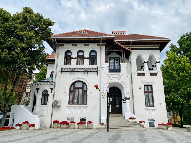 S-a reabilitat Casa Căsătoriilor din Pitești