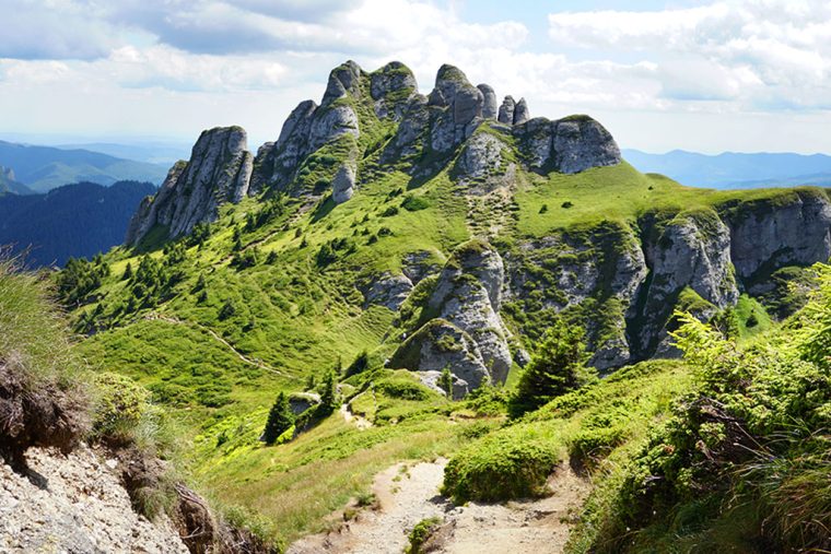 Se amenajează primul traseu montan pentru nevăzători