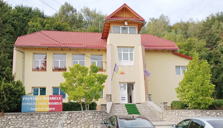 Primăria Mioarele funcţionează în regim de avarie