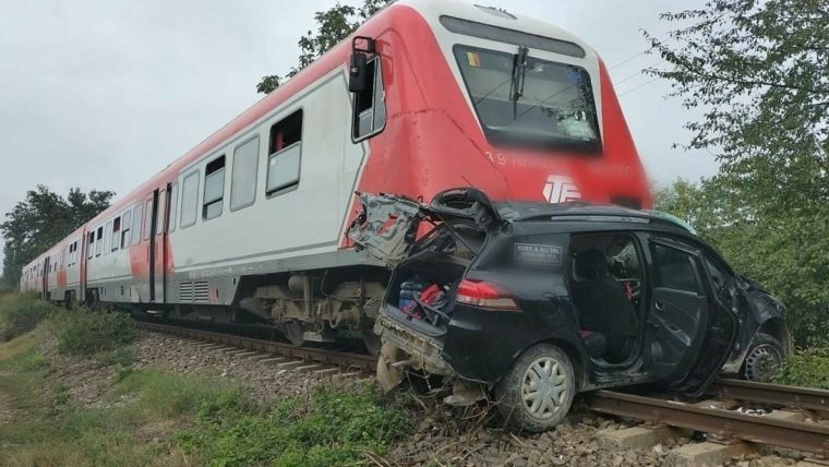 Două mașini lovite de tren în nici 24 de ore. O victimă a fost preluată de elicopterul SMURD
