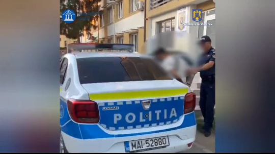 Video. A înșelat o piteșteancă prin metoda „Accidentul”. L-a prins Poliția