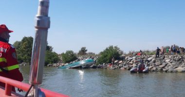 O barcă cu turiști s-a răsturnat pe Dunăre: Patru oameni, între care și un copil, sunt în stop cardio-respirator