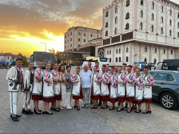 Dansatorii de la Doina Bascovului aplaudați minute în șir la festivalul internațional din Cappadocia