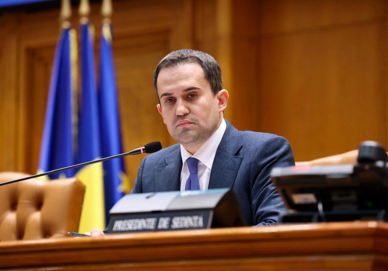 Ministrul Transporturilor, înregistrat în timp ce negocia o mită