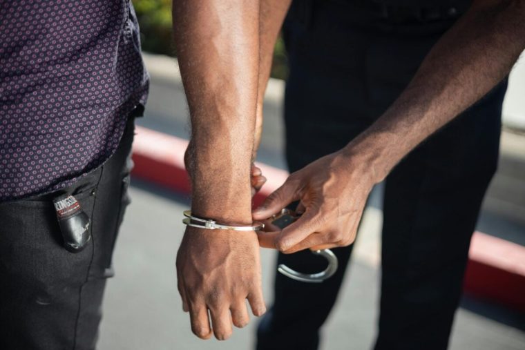 Un piteștean care fura rufe întinse la uscat reținut de polițiști