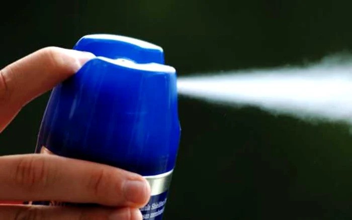 Pitești. Un hoț de haine puse la uscat a „dat” cu spray lacrimogen spre polițiștii care-l urmăreau