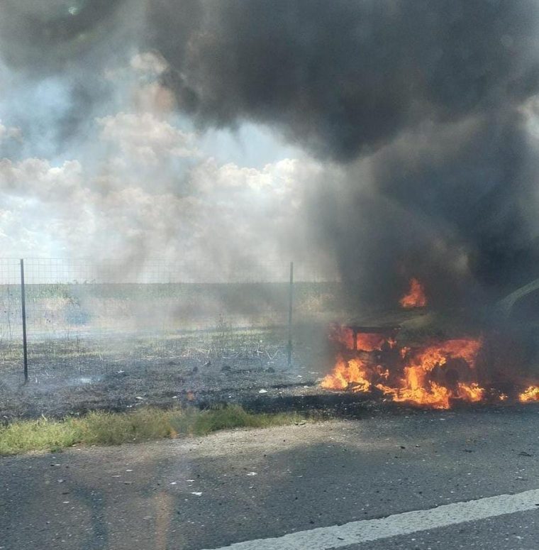 Video. Incendiu pe A1 Pitești-București. O mașină, mistuită de flăcări