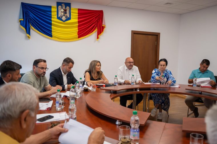 Primarii și parlamentarii, front comun la CJ Argeș. Care sunt proiectele prioritare