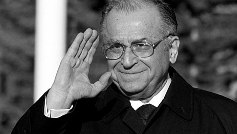 Reguli de acces pentru românii care vor să îi aducă un ultim omagiu lui Ion Iliescu. Anunțul Guvernului României