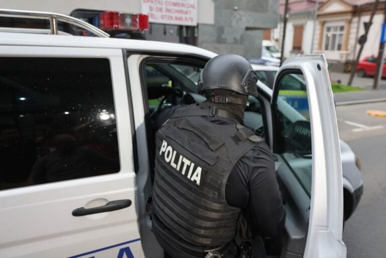 Evaziune fiscală în comerțul cu mașini. Percheziții și audieri