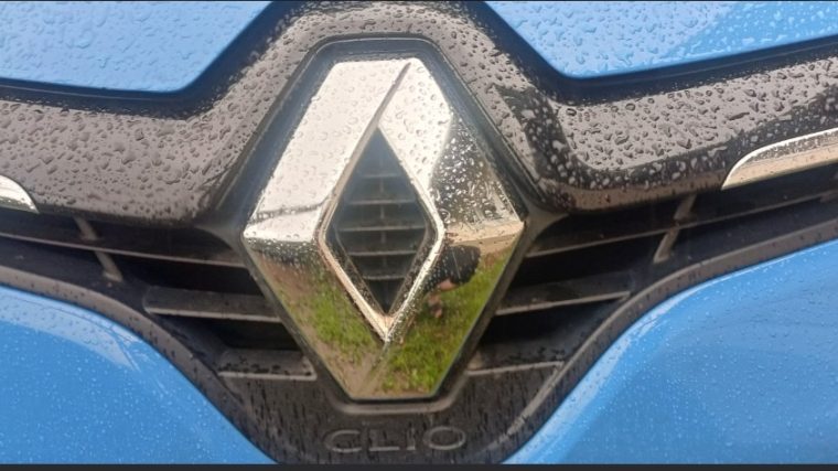 Renault recheamă peste 150.000 de modele hibride pentru probleme la cutia de viteze. Un model Dacia, afectat