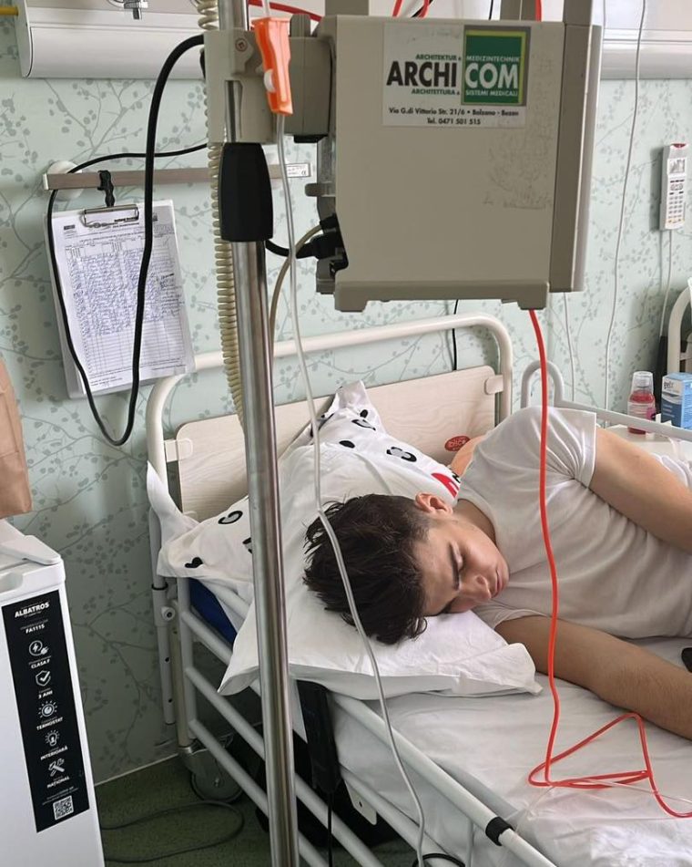 Un tânăr piteștean a pierdut lupta cu cancerul. Andi avea doar 19 ani