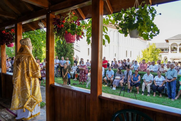 Sfântul Pafnutie Pârvu Zugravul prăznuit la Mănăstirea Aninoasa