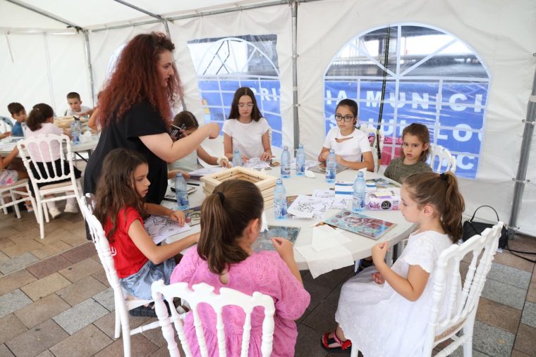 Pitești. Atelierul de pictat icoane se încheie cu o expoziție